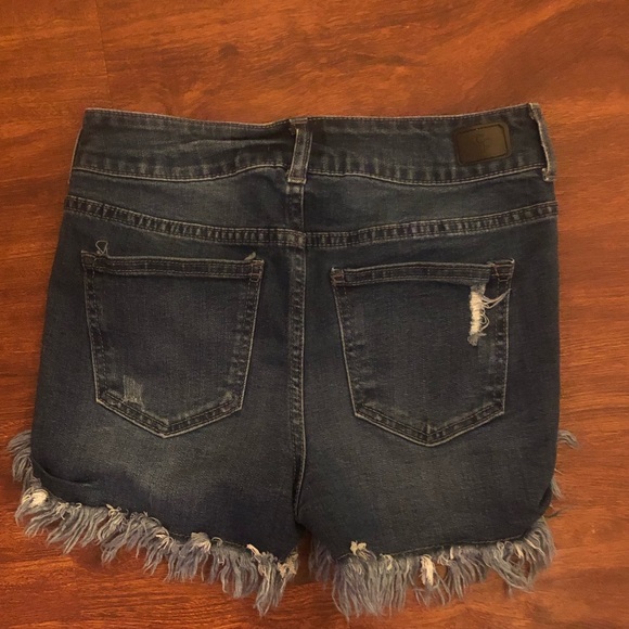 Destressed denim shorts - Picture 3 of 5